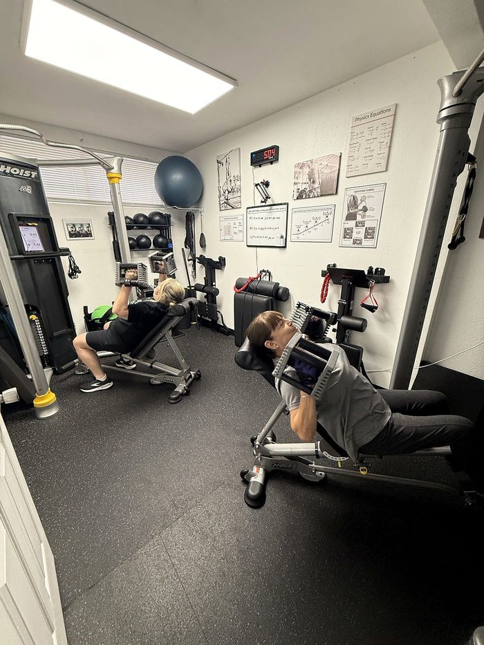 Dumbbell pressing, two stations